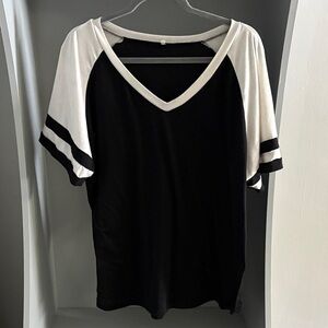 Black and White V-Neck Raglan Sleeve Top